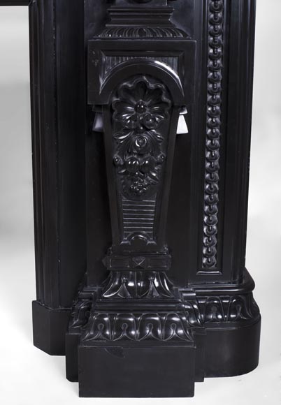 Редкий старинный камин в стиле Наполеона III, изготовленный из тонкого чёрного бельгийского мрамора, богато украшенный скульптурными орнаментами.-11